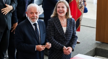 Gleisi Hoffmann cita isenção do IR como prioridade da agenda política